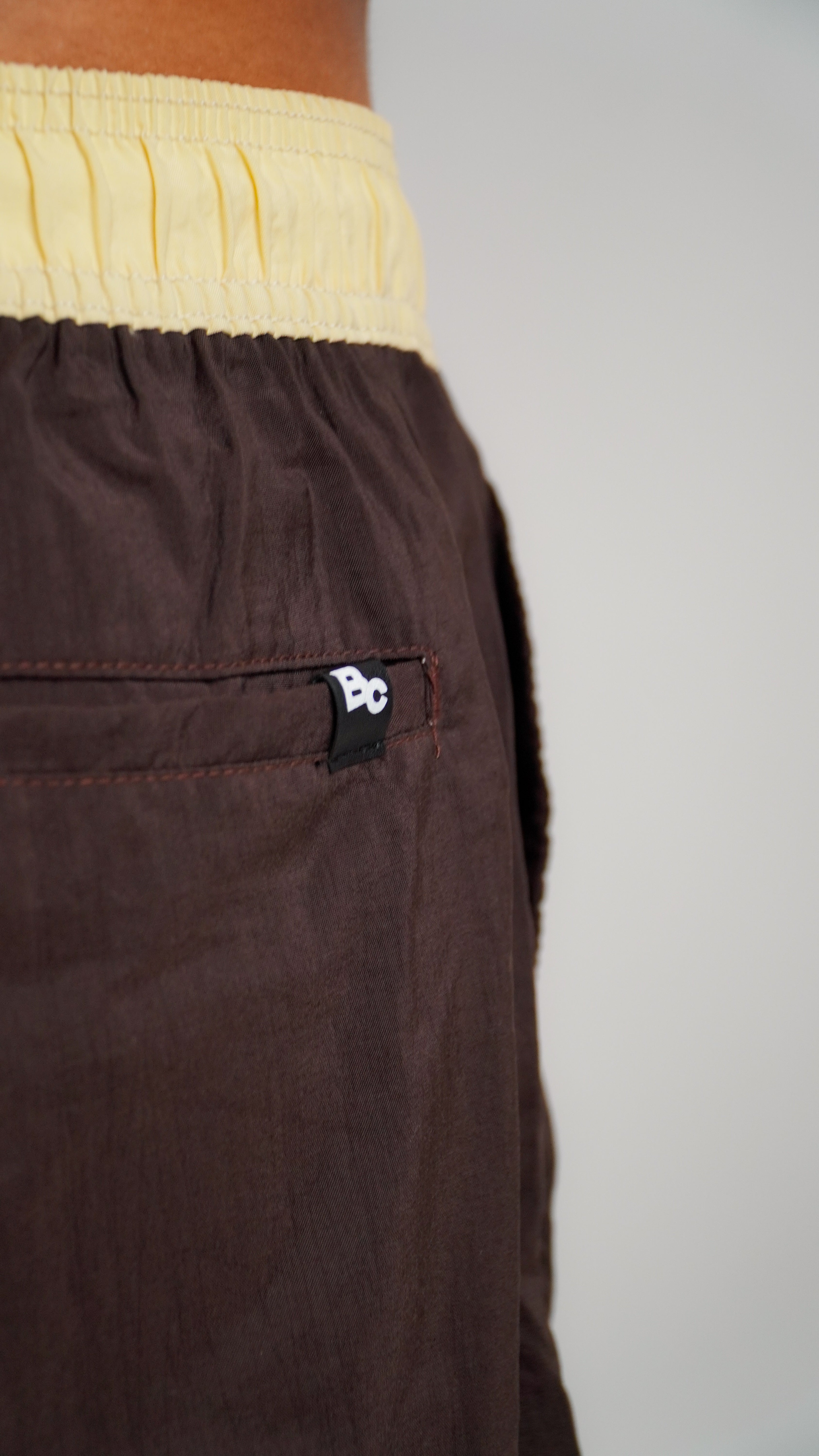SHORTS CARGO "MARROM"