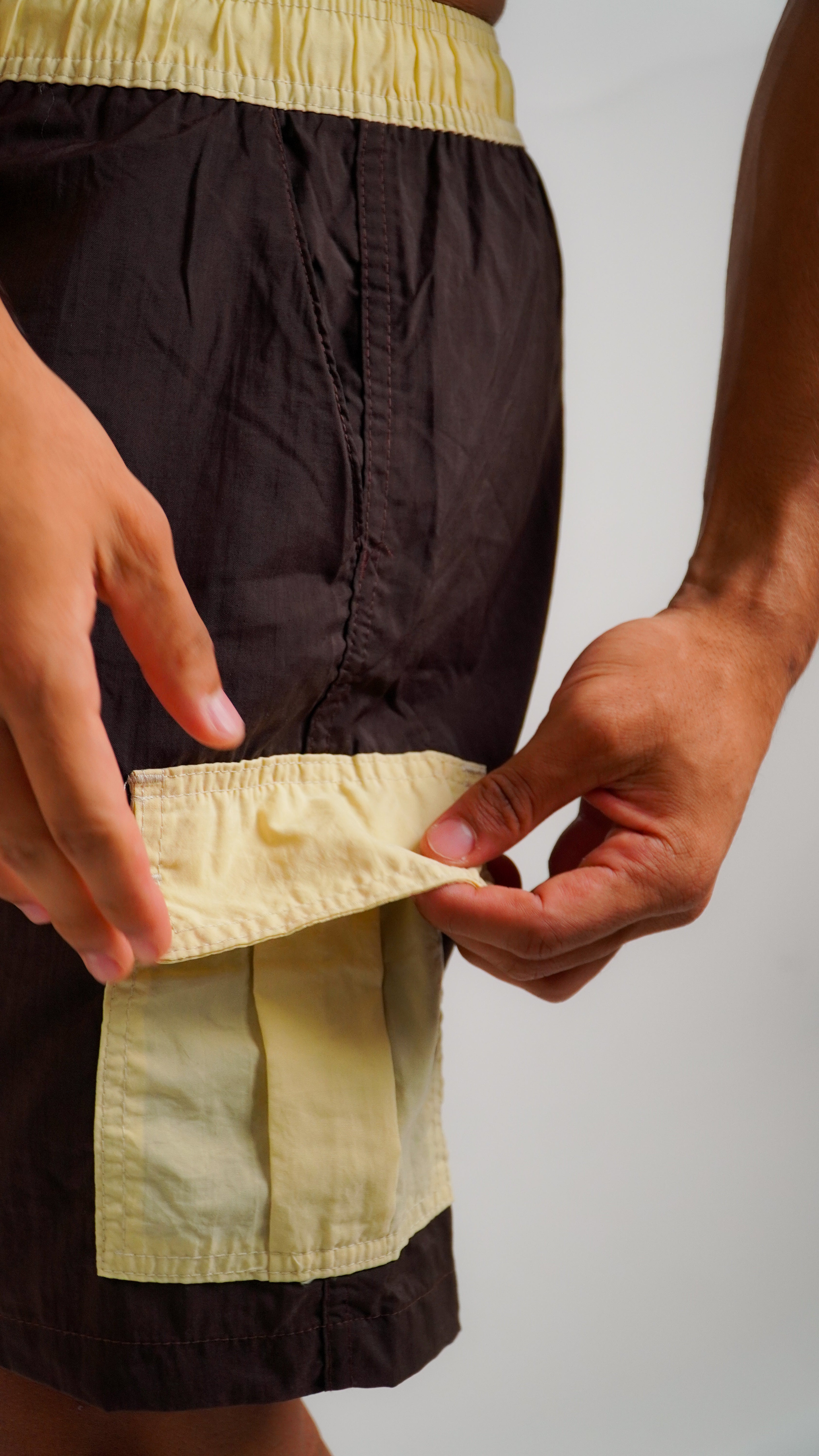 SHORTS CARGO "MARROM"